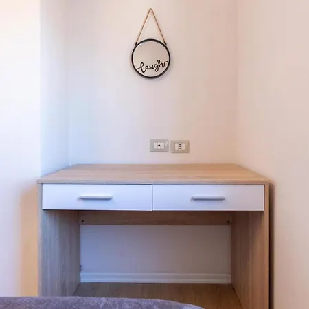 Unique Arlis تيرانا